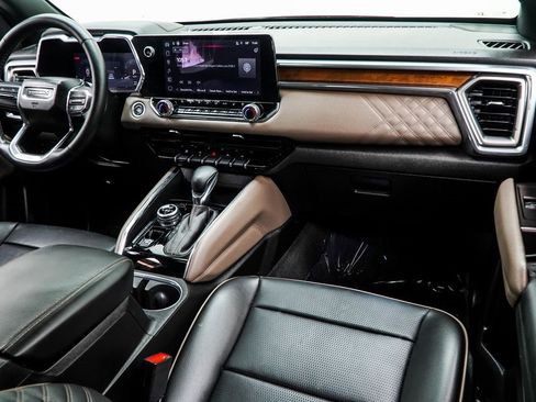 Used 2024 GMC Canyon Denali image 17