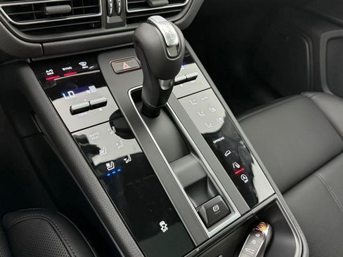 New 2026 Porsche Macan image 22