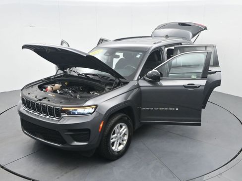 Used 2024 Jeep Grand Cherokee Laredo RWD image 36