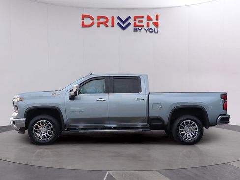 Used 2026 Chevrolet Silverado 2500 LTZ w/ LTZ Convenience Package AWD/4WD image 2