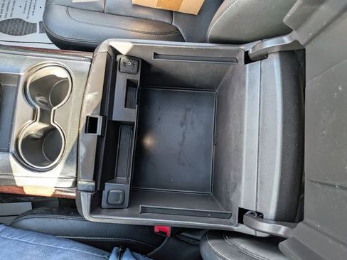 Used 2016 GMC Yukon XL SLT w/ Open Road Package AWD/4WD image 31