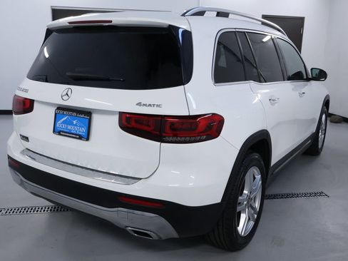 Used 2022 Mercedes-Benz GLB 250 4MATIC w/ Premium Package image 7