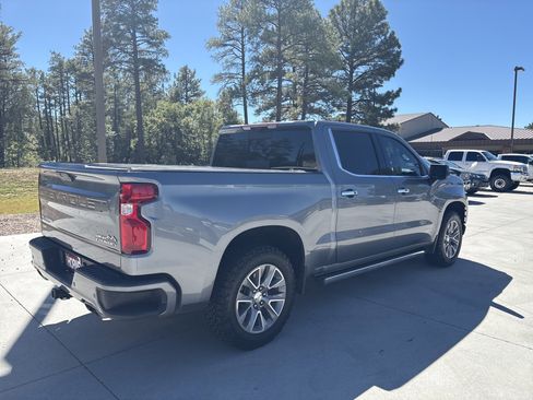 Used 2021 Chevrolet Silverado 1500 High Country w/ Technology Package image 5