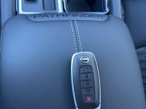 New 2025 Nissan Pathfinder SV image 18