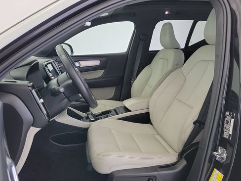 Used 2020 Volvo XC40 T5 Momentum w/ Protection Package Premier AWD/4WD image 18