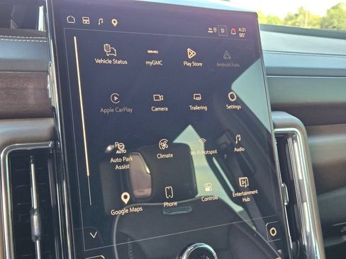Used 2025 GMC Yukon Denali Ultimate AWD/4WD image 29