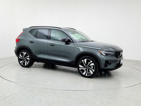 New 2026 Volvo XC40 B4 Plus w/ Climate Package image 3