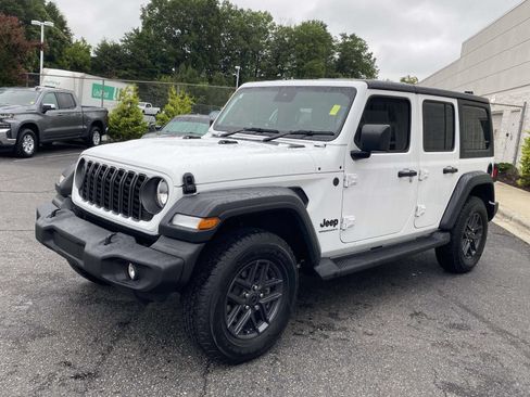 Used 2024 Jeep Wrangler Unlimited Sport AWD/4WD image 3