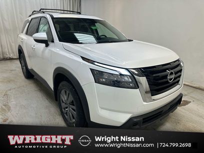 New 2025 Nissan Pathfinder SV w/ SV Premium Package