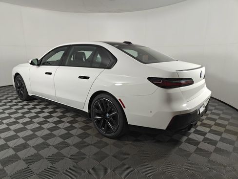 Used 2025 BMW 740i w/ Executive Package image 3