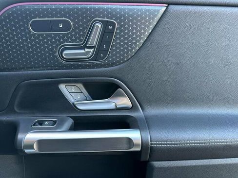 Used 2025 Mercedes-Benz GLB 250 GLB 250 4D Sport Utility 4MATI image 22