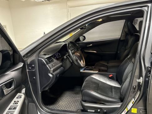 Used 2012 Toyota Camry SE w/ Leather Pkg FWD image 20
