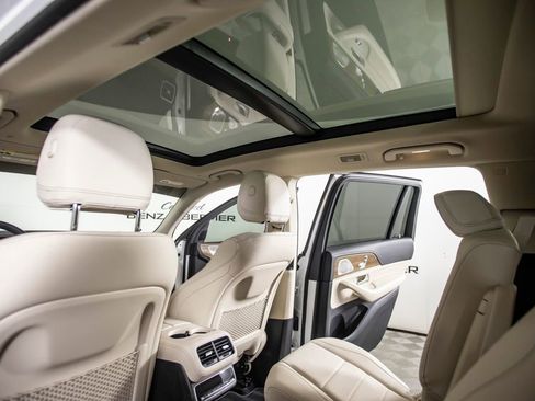 Used 2023 Mercedes-Benz GLS 450 4MATIC image 29