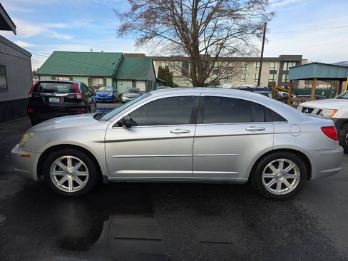 Used 2008 Chrysler Sebring Touring FWD image 8