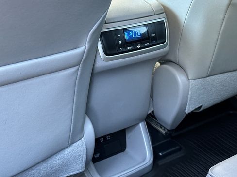 Used 2017 Toyota Highlander Limited AWD/4WD image 14