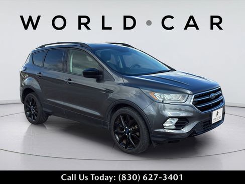 Used 2017 Ford Escape SE w/ Equipment Group 201A FWD image 16