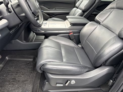 Used 2025 Lincoln Navigator L Reserve w/ Jet Appearance Package image 9