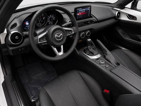 Used 2021 MAZDA MX-5 Miata RF Grand Touring RWD image 17