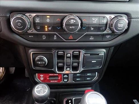 New 2026 Jeep Wrangler Unlimited Rubicon AWD/4WD image 17