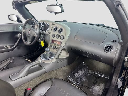 Used 2008 Pontiac Solstice Convertible w/ Premium Package RWD image 28