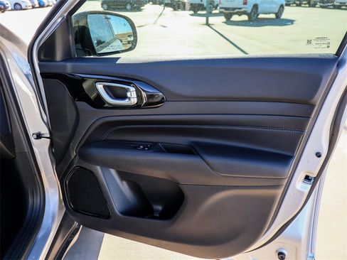 New 2026 Jeep Compass Latitude image 15