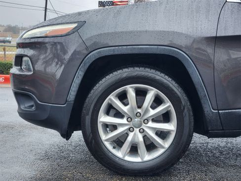 Used 2016 Jeep Cherokee Limited image 8