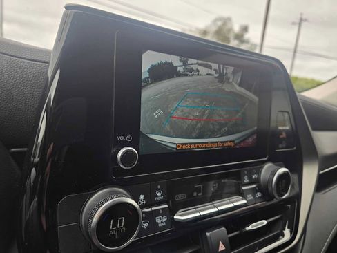Used 2023 Toyota Highlander LE FWD image 30