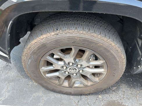 Used 2023 Toyota Tundra Platinum AWD/4WD image 8