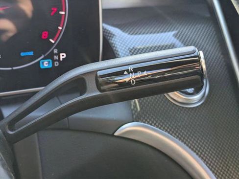 Certified 2025 Mercedes-Benz GLC 300 image 10