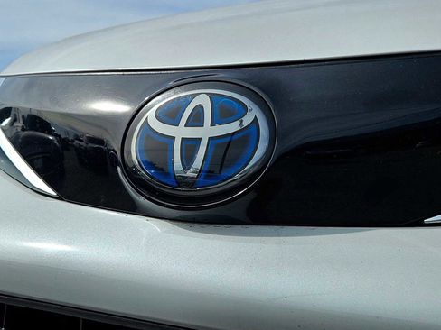 Used 2021 Toyota Sienna Limited image 12