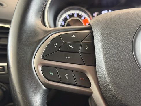 Used 2019 Jeep Cherokee Latitude Plus w/ Comfort/Convenience Group AWD/4WD image 33