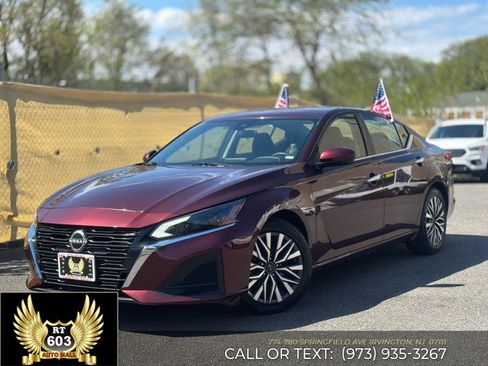 Used 2024 Nissan Altima 2.5 SV FWD image 1