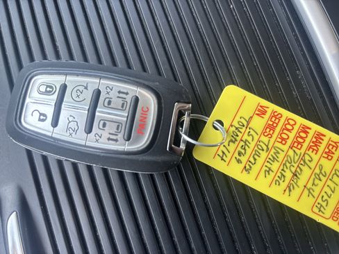 Used 2024 Chrysler Pacifica Touring-L FWD image 29