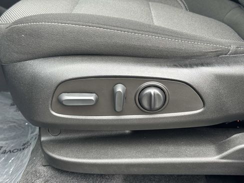 Used 2023 Chevrolet Traverse LT FWD image 23