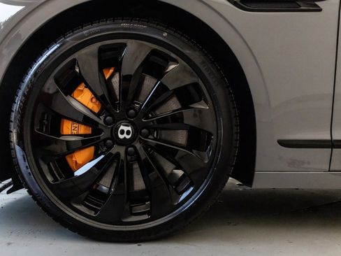 Used 2025 Bentley Flying Spur Plug-In Hybrid image 8