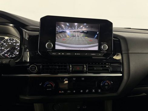 Used 2024 Nissan Pathfinder SV w/ Black Appearance Package image 18