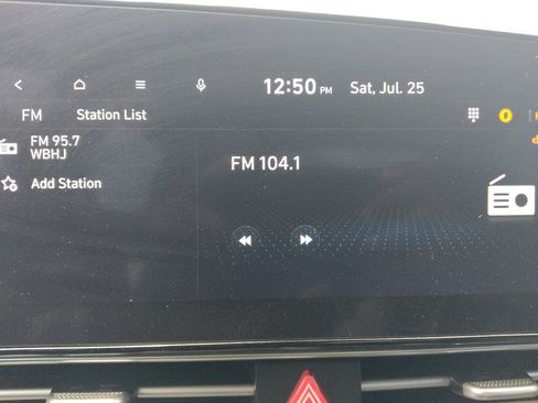 Used 2024 Hyundai Elantra SEL FWD image 25