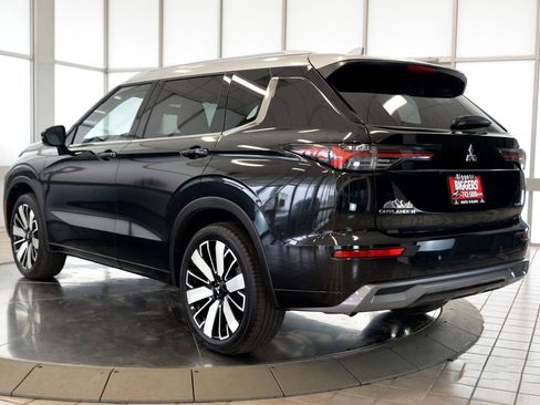 Used 2025 Mitsubishi Outlander AWD image 6
