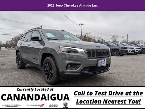 Used 2023 Jeep Cherokee Altitude Lux image 1