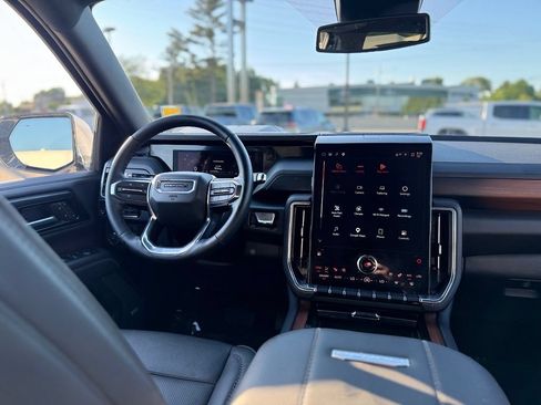 Used 2026 GMC Yukon XL Denali w/ Sun & Power Step Package AWD/4WD image 13
