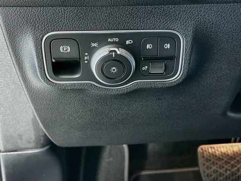 Used 2025 Mercedes-Benz GLB 250 4MATIC w/ Winter Package image 11