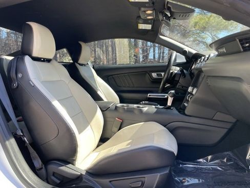 Used 2022 Ford Mustang GT Premium image 19