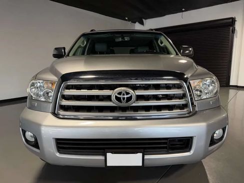 Used 2013 Toyota Sequoia Platinum AWD/4WD image 2