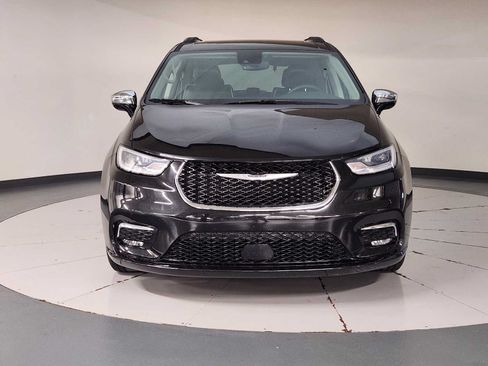 Used 2023 Chrysler Pacifica Limited FWD image 9