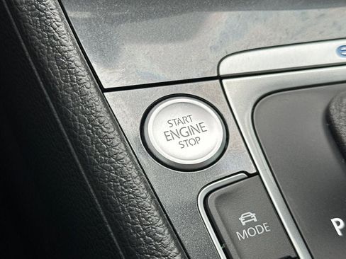 Used 2019 Volkswagen e-Golf SE image 19