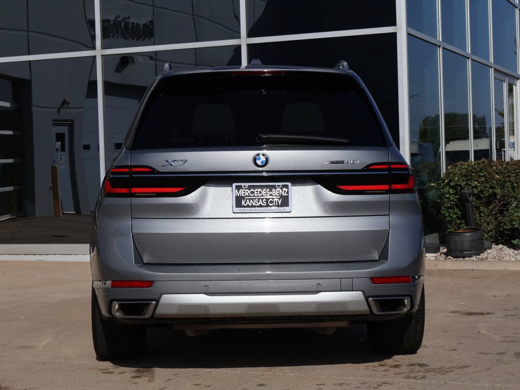 Used 2024 BMW X7 xDrive40i w/ Premium Package AWD/4WD image 6