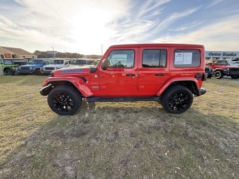 Used 2023 Jeep Wrangler Unlimited Sahara w/ Cold Weather Group image 4