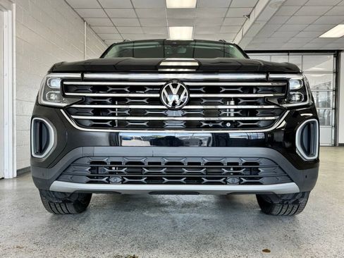 Used 2024 Volkswagen Atlas SE w/ Black Wheel Package image 4