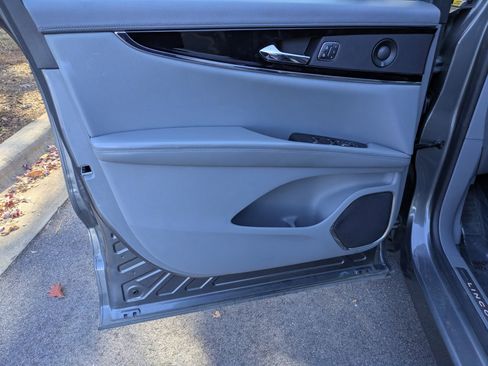 Used 2021 Lincoln Nautilus Reserve image 10