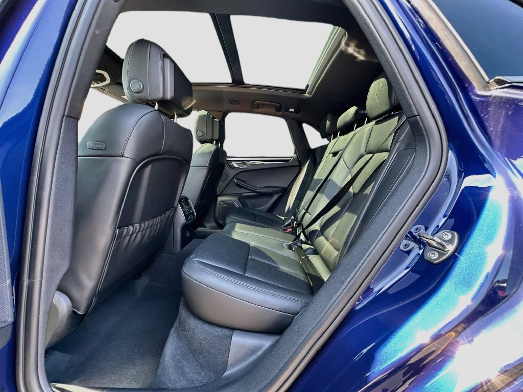 Certified 2026 Porsche Macan AWD/4WD image 24